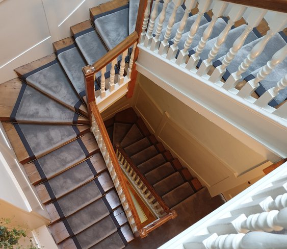 What to consider when carpeting your hall and stairway